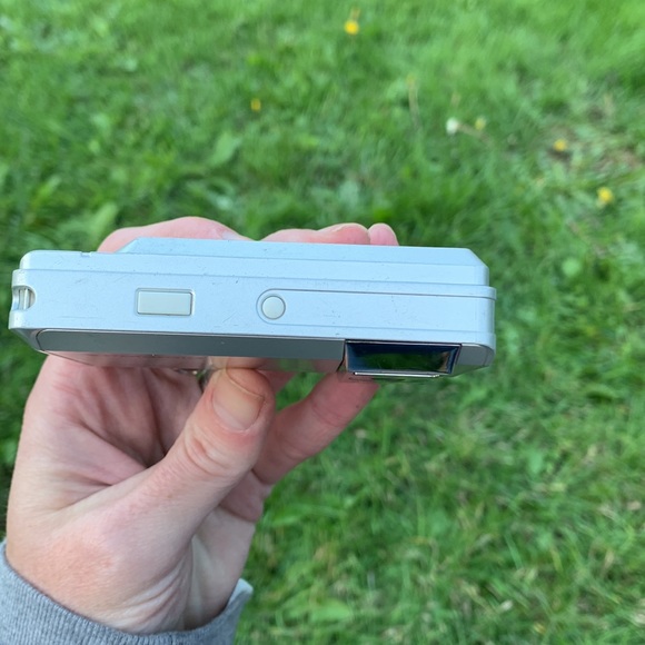 Retro Polaroid a350 5.0 megapixels silver digital camera super MF Lens F3.0 - Picture 3 of 8